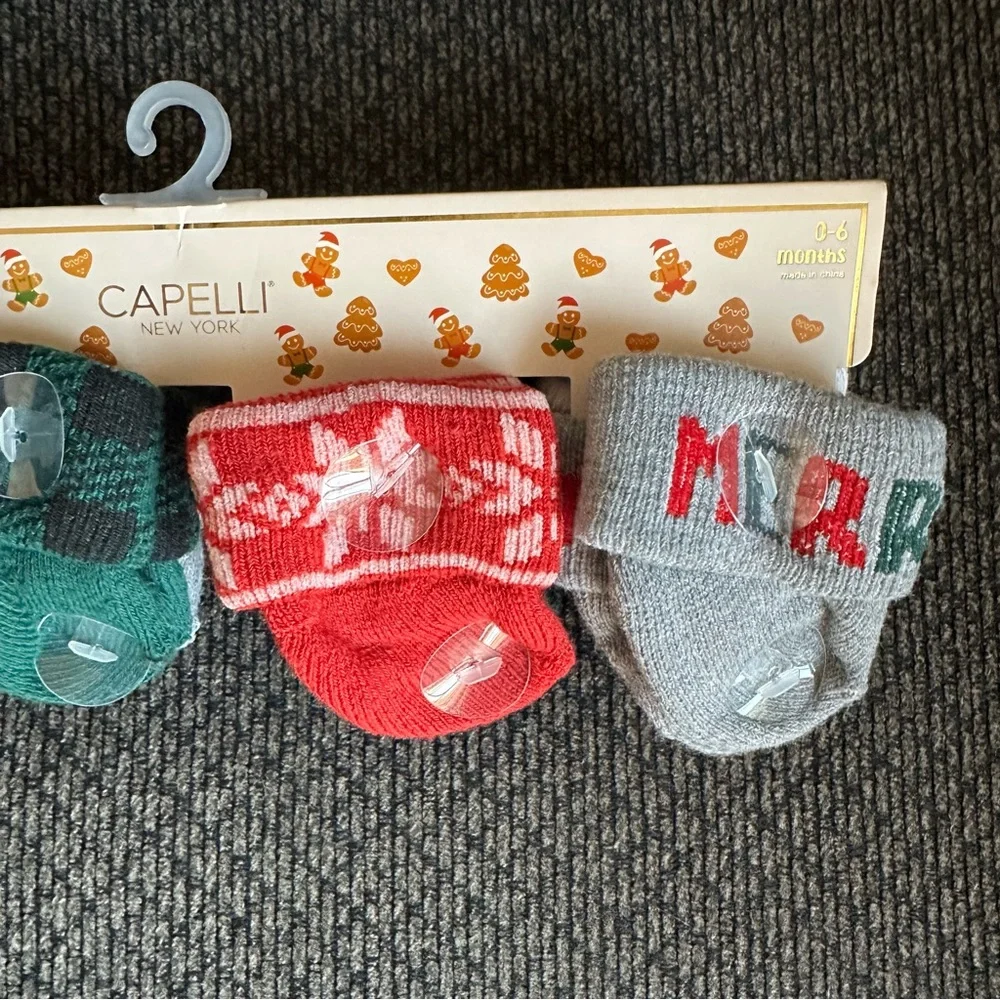 Capelli new york 8 pairs Christmas baby socks size 0-6 months